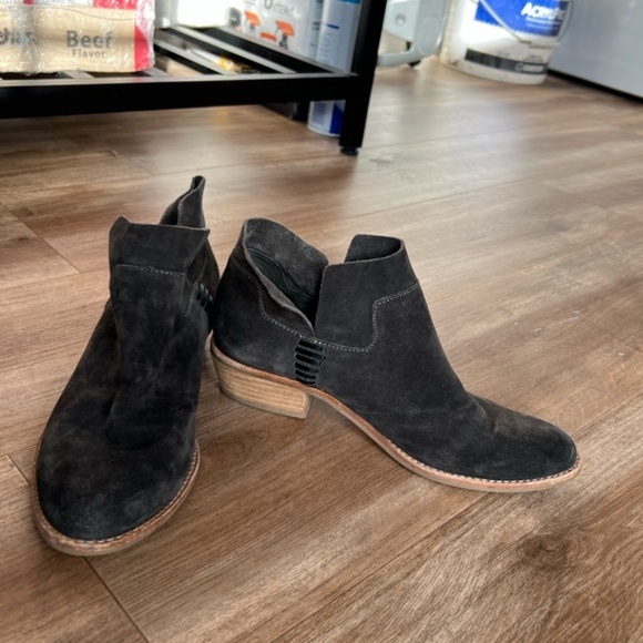 Dolce Vita Suede Grey Ankle Booties in Size 6.5 - Picture 2 of 6